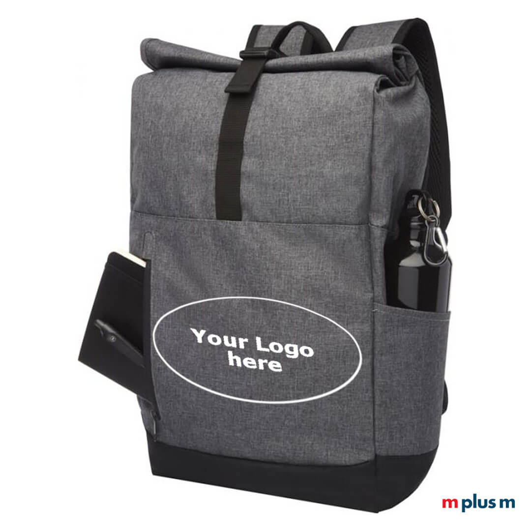 Hochwertiger Laptop Rucksack Albert mit Rolltopverschluss mit eigenem Logo bedrucken. Als Ihr nachhaltiges Werbegeschenk
