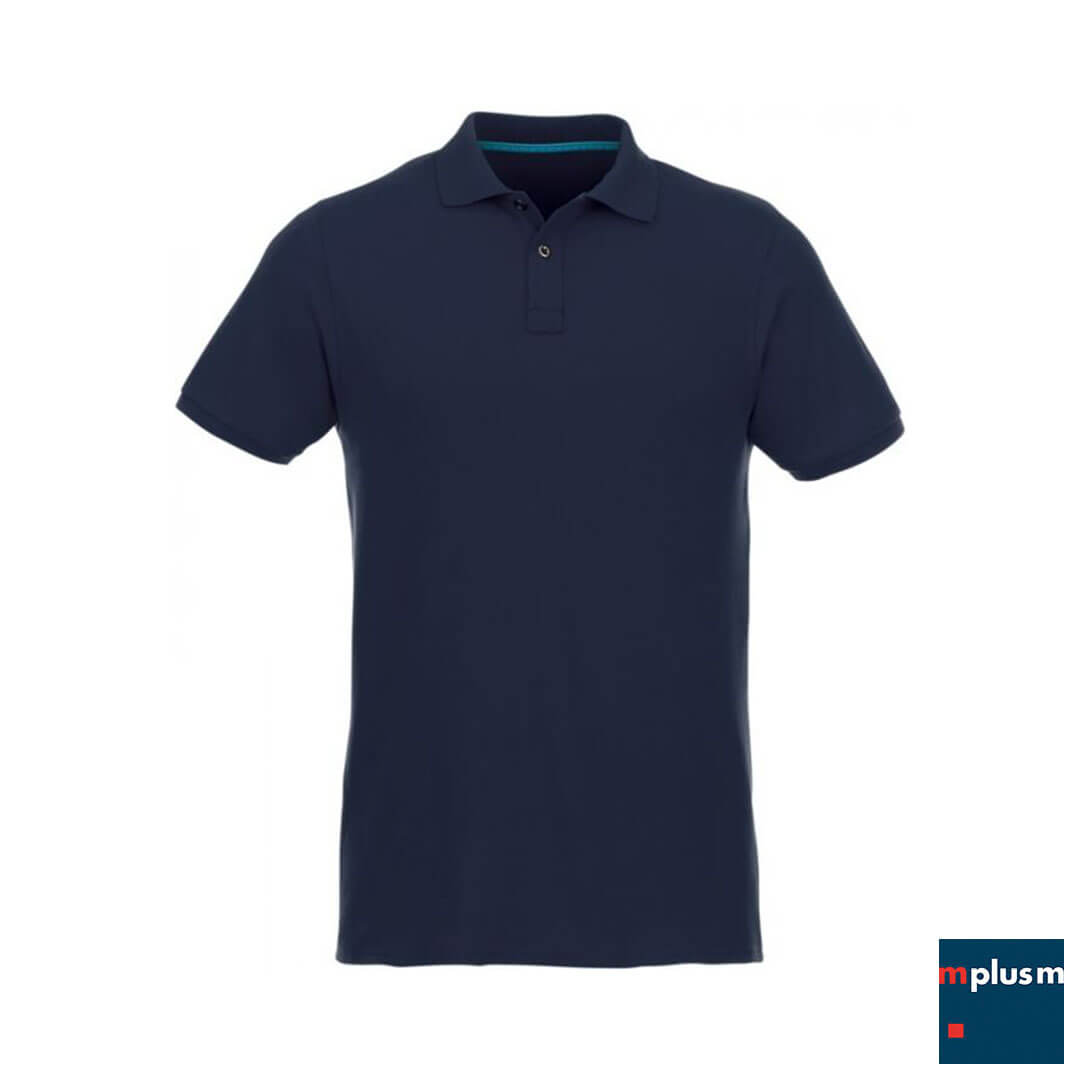 Nachhaltiges Polohemd aus Bio Baumwolle und mit Beimischung aus Recycling Material. Blaues Teamshirt mit Logo Druck